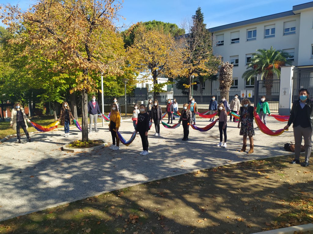 Girotondo della pace per condividere il valore inclusivo con gli studenti