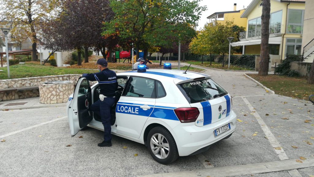 Mascherine e assembramenti, controlli della Polizia Locale