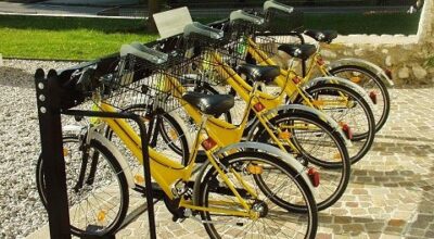 Mobilità sostenibile, 60 biciclette e 7 stazioni di posteggio