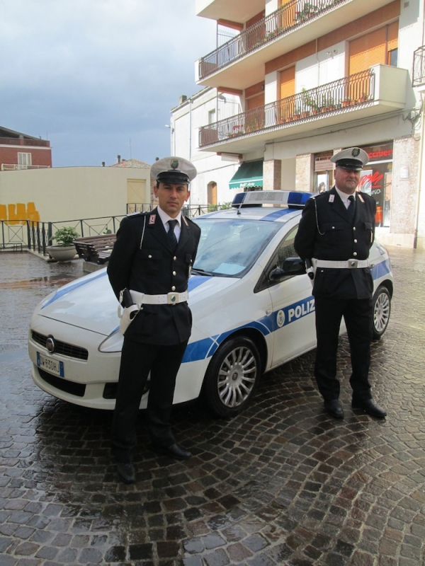 La Polizia municipale di an Salvo in servizio armata