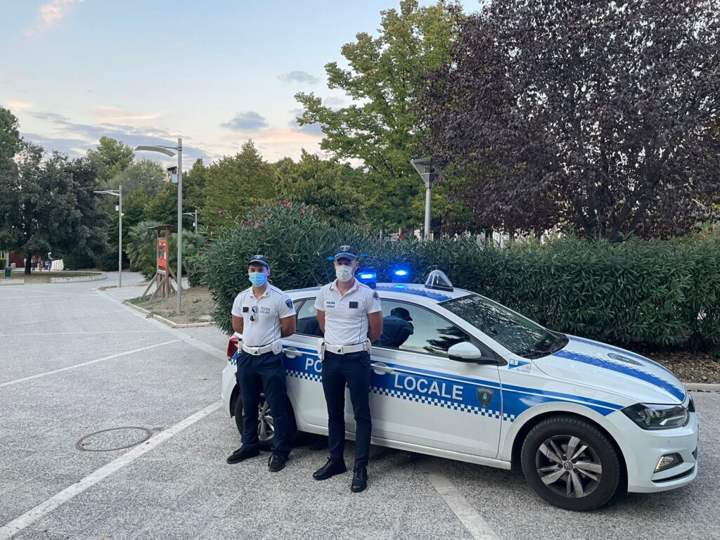 Controlli più serrati alla villa comunale