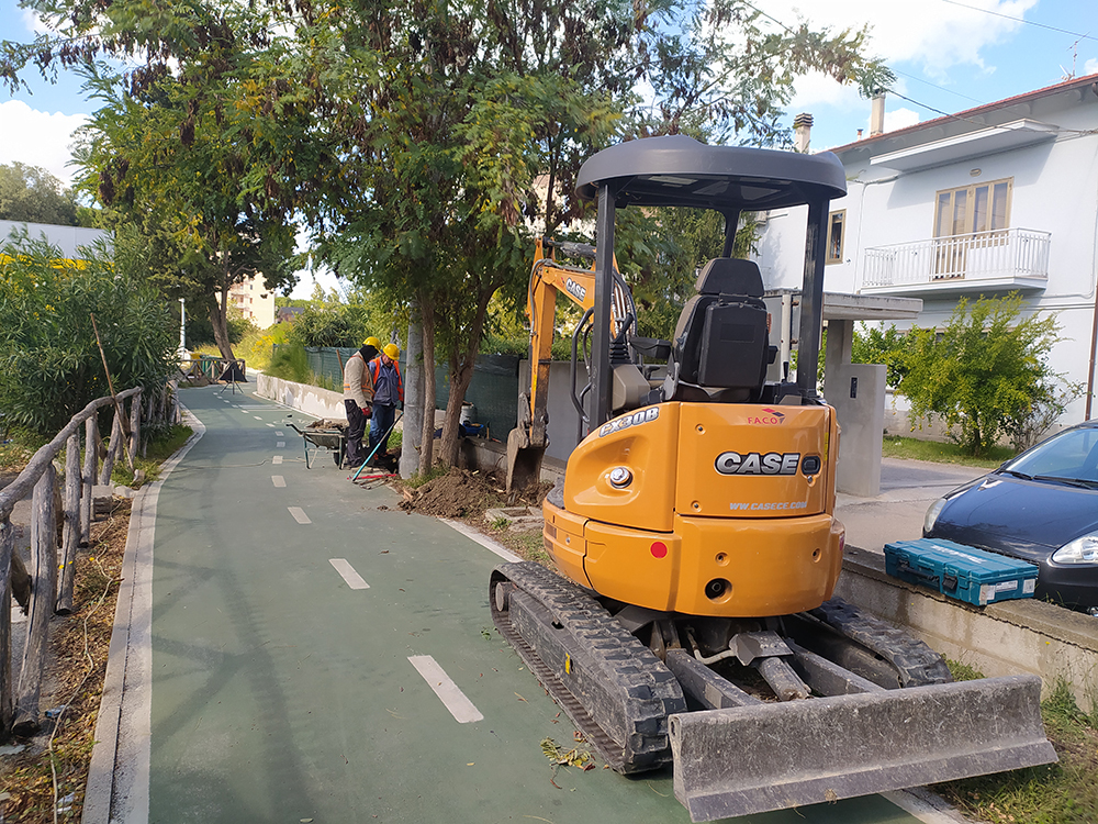 La pista ciclabile a vita nuova a San Salvo Marina: installata l’illuminazione e rifatto il tappetino