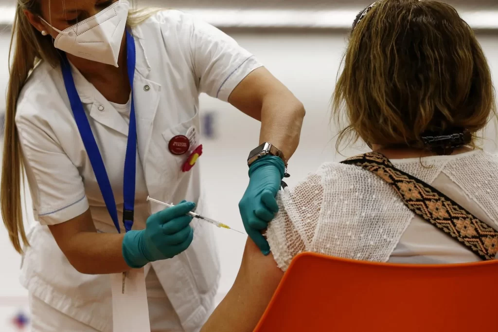 Coronavirus: terza dose vaccinazione, da domani attiva la piattaforma per la fascia di età 12-15 anni