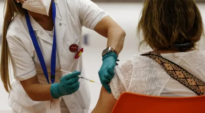 Coronavirus: terza dose vaccinazione, attiva la piattaforma per gli over 60