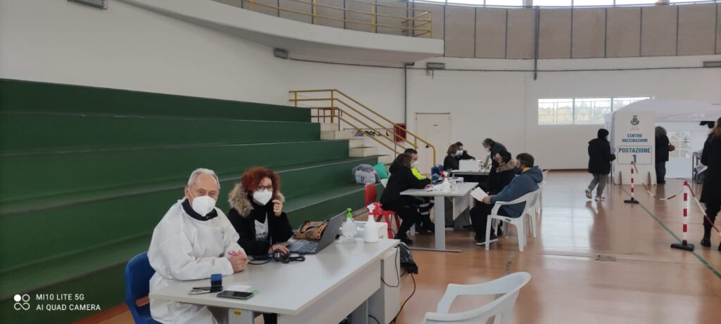 Vaccinazioni anti Covid, buona adesione al Palasport di San Salvo Marina