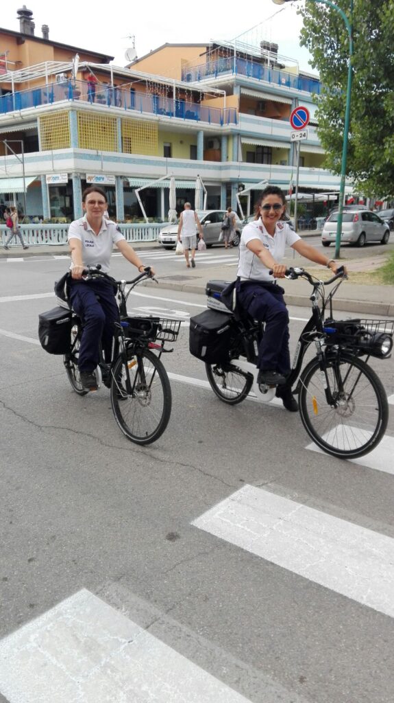 Nuovi sequestri della polizia locale contro il commercio abusivo, controlli sulla velocità in città con il telelaser   