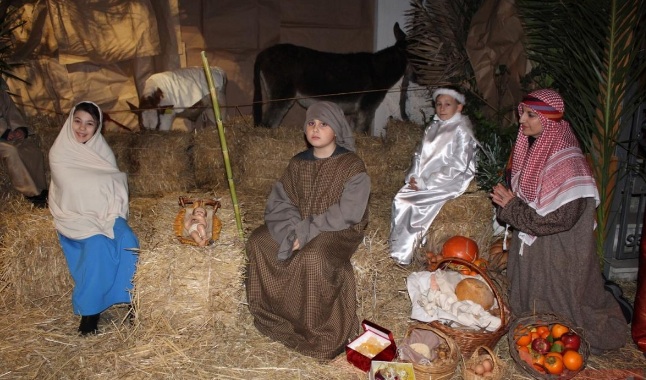 Centro storico colmo di visitatori per il presepe vivente dei bambini dell’Istituto comprensivo n. 2   