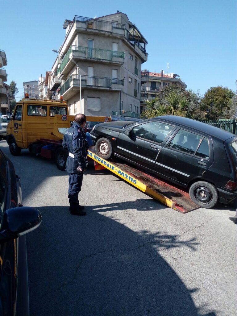 Polizia locale, sequestro auto sprovvisto di assicurazione