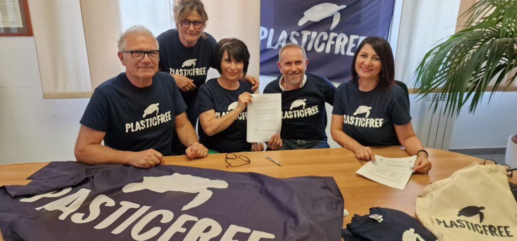 Plastic Free, la firma del protocollo con l’associazione di volontariato