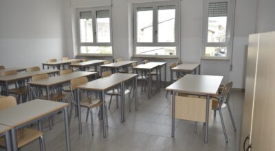 Lunedì si rientra alla D’Acquisto con una sorpresa: nuovi arredi nelle classi in una scuola più sicura