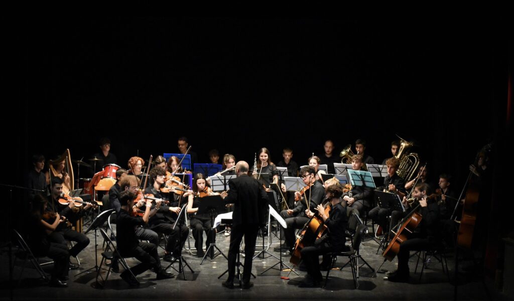 Standing ovation per l’orchestra giovanile “Musica in Crescendo” al teatro Filo di Cremona